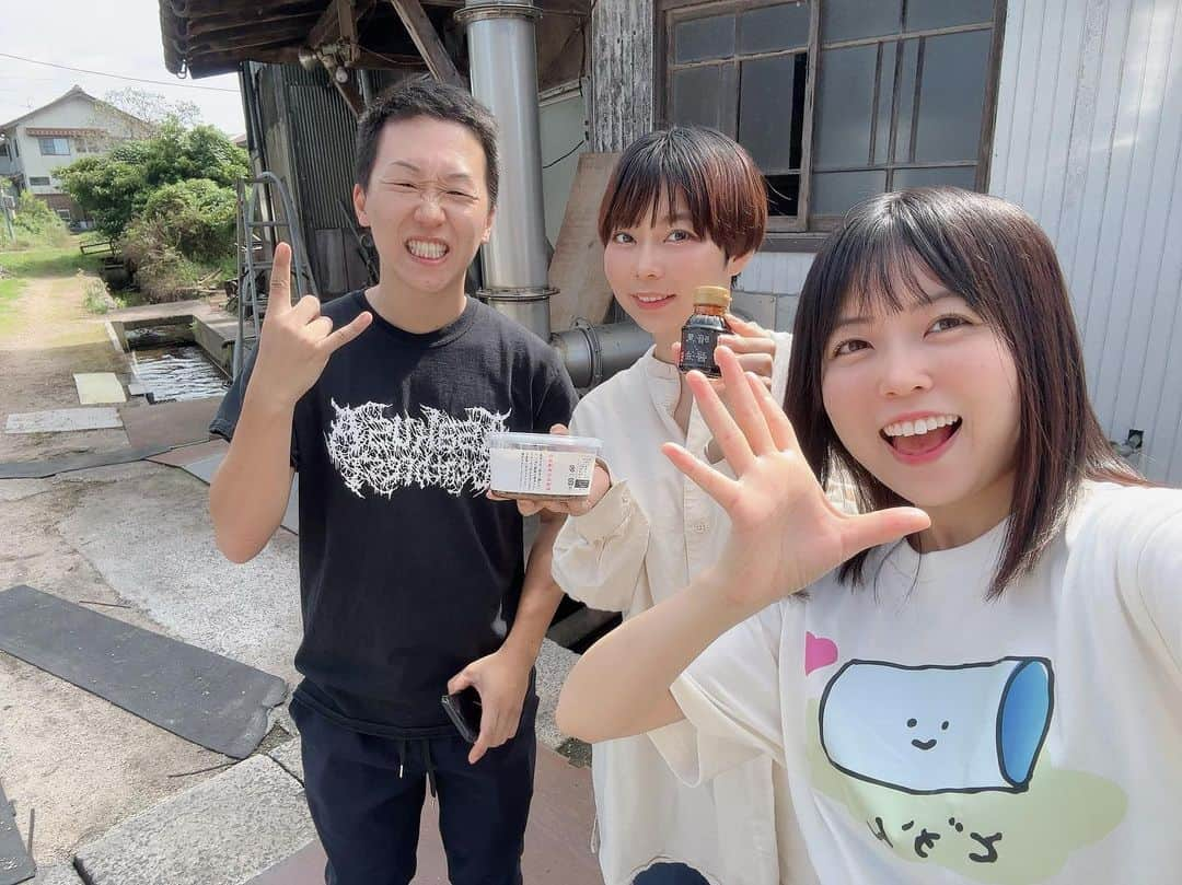 里咲りささんのインスタグラム写真 - (里咲りさInstagram)「取材で島根県の矢田醤油店さんにお伺いしてきました！ 伝統的な方法でおいしいお醤油ができる過程をみせていただいてとっても勉強になりました。 敷地内に広がるお醤油の豊かな香りが忘れられません…！  #矢田醤油店 #姫乃たま #里咲りさ #醤油 #島根県 #島根 #島根旅行」10月15日 21時44分 - risasatosaki