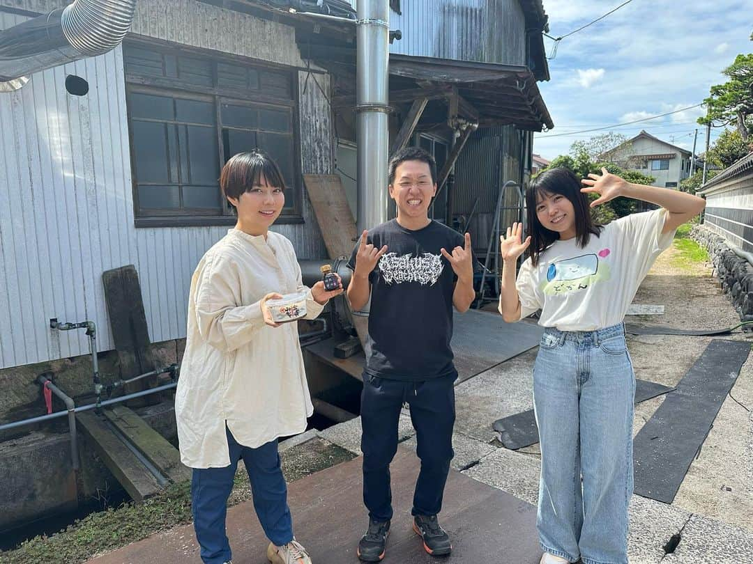 里咲りささんのインスタグラム写真 - (里咲りさInstagram)「取材で島根県の矢田醤油店さんにお伺いしてきました！ 伝統的な方法でおいしいお醤油ができる過程をみせていただいてとっても勉強になりました。 敷地内に広がるお醤油の豊かな香りが忘れられません…！  #矢田醤油店 #姫乃たま #里咲りさ #醤油 #島根県 #島根 #島根旅行」10月15日 21時44分 - risasatosaki