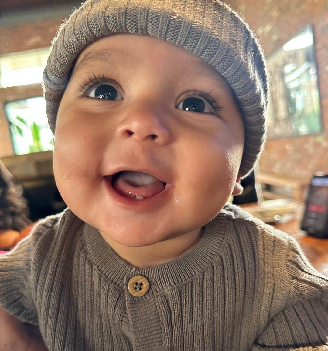 カーターズのインスタグラム：「Bebes in beanies >>>>  📷: @aamirsean」