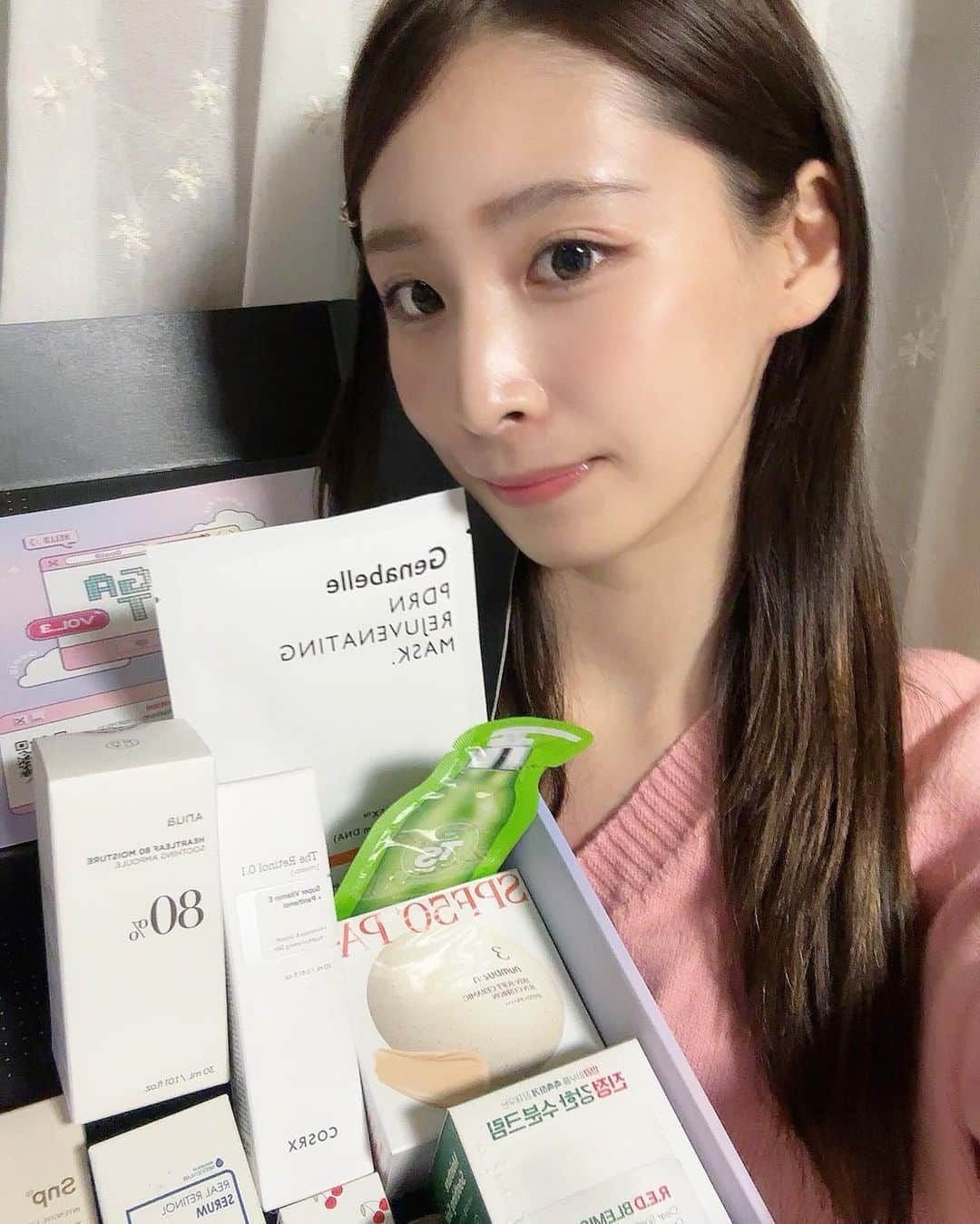 橋野彩葉さんのインスタグラム写真 - (橋野彩葉Instagram)「🌷Qoo10 MEGA KIT VOL.3🌷  Qoo10様から豪華なMEGA KITを頂きました·͜· ︎︎ᕷ  その中で良かった2つ☟☟☟  ♡‪numbuzin ノーファンデ陶器肌トーンアップクッション ( @numbuzin_official_jp ) 肌にしっかり密着してくれるのに凄くナチュラルで自然にトーンアップしてくれる⸜❤︎⸝‍  ♡‪Anua ドクダミ80%水分鎮静アンプル ( @anua.jp ) これは今まで使った美容液の中で、1番とろみのある美容液だったけど全然ベタつき感無くて、その感じがクセになる⸜❤︎⸝‍   #qoo10megakit  #qoo10  #メガポ  #pr」10月15日 21時49分 - iroha_0521_