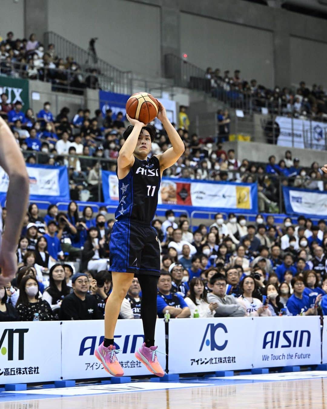 のインスタグラム：「10/15(日)vs.川崎ブレイブサンダース⚡️ #PHOTO 三河 82-93 川崎  #ガチ #シーホース三河 #Bリーグ #シーホース #seahorsesmikawa #BLEAGUE #バスケットボール #バスケ #basketball #三河」