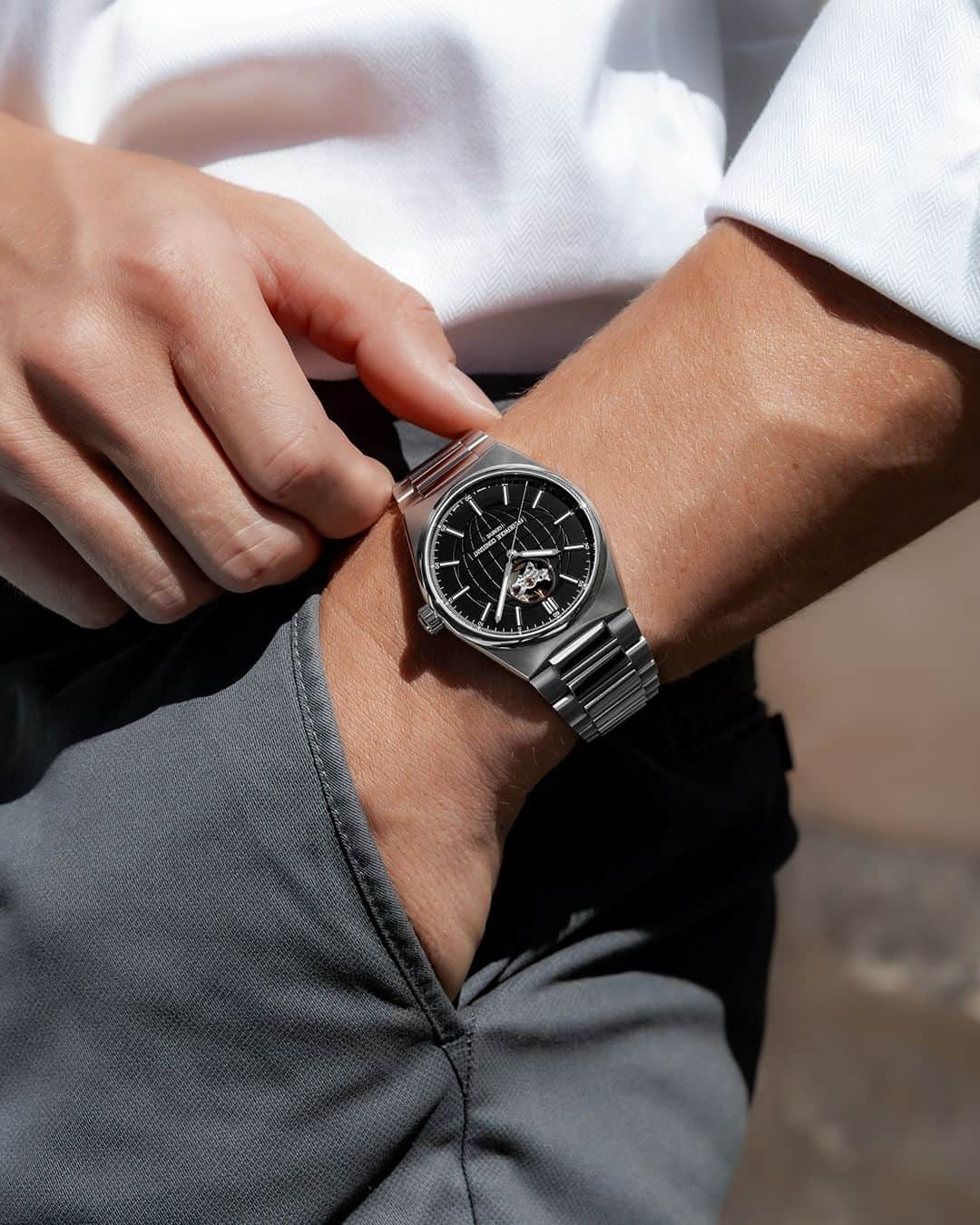 フレデリックコンスタントのインスタグラム：「The Highlife collection is recognizable by the globe motif on the dial. Symbolising the Earth, the harmony, and the perfection of the circle, it is also the icon of a new generation that shares the same ideal for saving the planet, sustainable and sensible living.   #HighlifeCollection #LuxuryWatch #SwissMade」