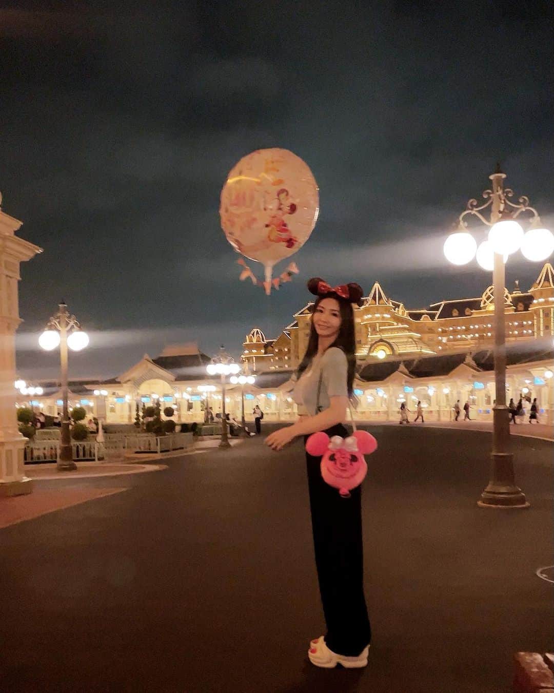 愛弓りょうさんのインスタグラム写真 - (愛弓りょうInstagram)「🎈 ・ ・ ・ ・ #disneyland #40周年ディズニー #やっと手に入れた #愛弓りょう #japanesegirl」10月15日 22時00分 - ryo_ayumi1027