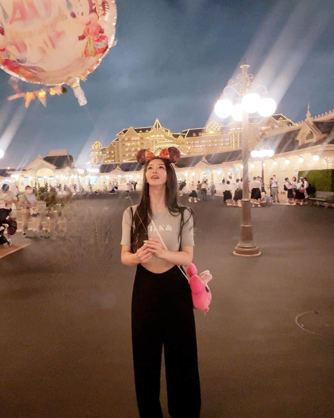 愛弓りょうさんのインスタグラム写真 - (愛弓りょうInstagram)「🎈 ・ ・ ・ ・ #disneyland #40周年ディズニー #やっと手に入れた #愛弓りょう #japanesegirl」10月15日 22時00分 - ryo_ayumi1027