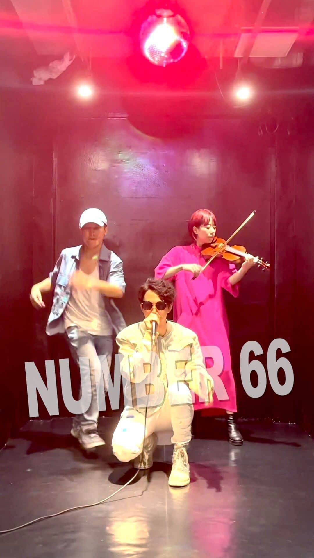 𝐑𝐄𝐀𝐓𝐌𝐎のインスタグラム：「▶▶▶Number 66 【YOU × REATMO】  🎼 "Gravity Funk" / REATMO feat. YOU HILTY & BOSCH, Gian @kireina_gian   Performance by @chiakiyokoyama.violon  @you.hiltyandbosch @REATMO  #横山千晶 #chiakiyokoyama #ミルベゼ  #youhiltyandbosch #REATMO #dance #lockin #beatbox #violin」