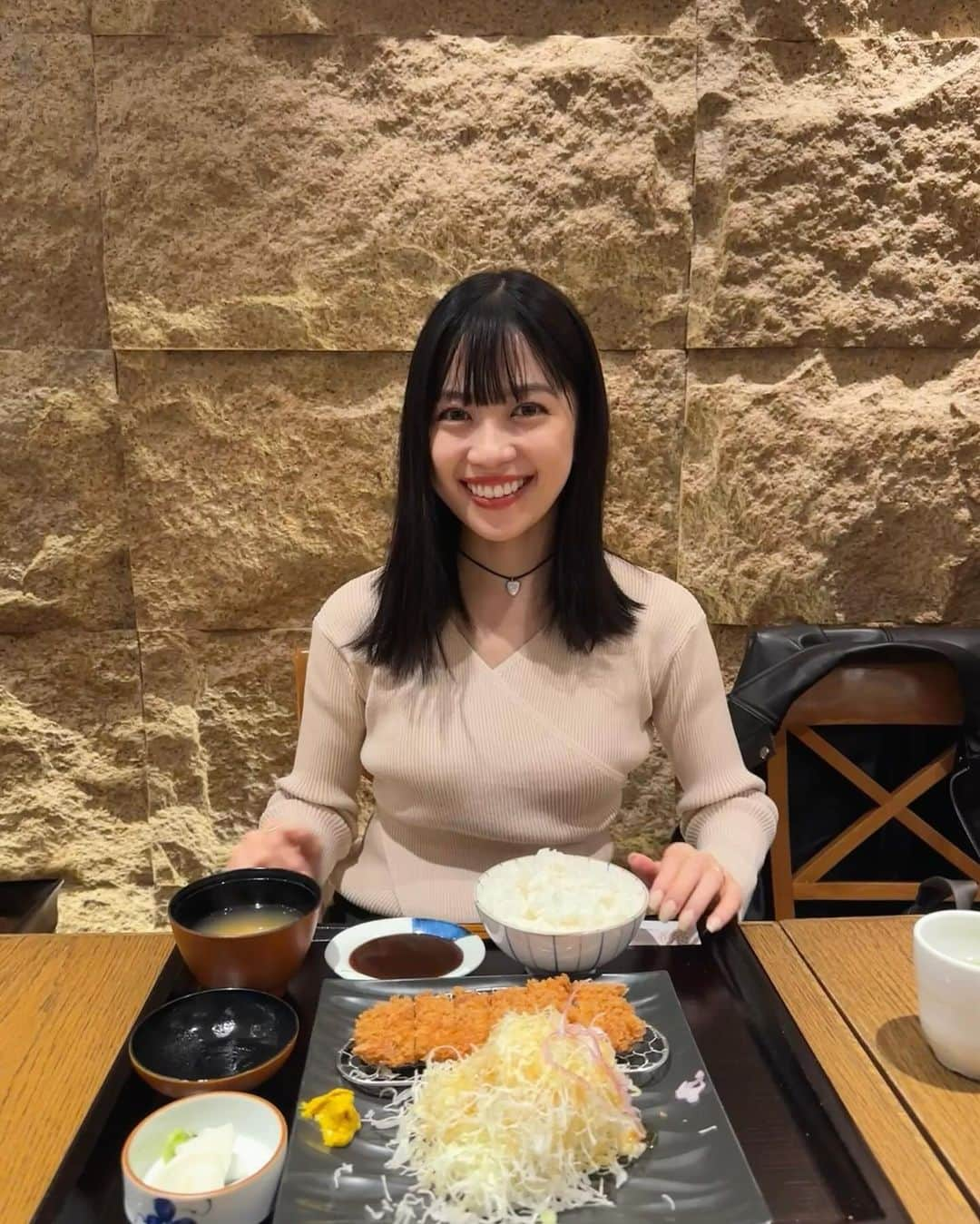 mizukiさんのインスタグラム写真 - (mizukiInstagram)「とんかつってなんでこんなに美味しいの🥺 お昼食べた後はアイスコーヒーも。 店員さんにおすすめしてもらった、こーるどぶりゅー🧊💗 ㅤㅤㅤㅤㅤㅤㅤㅤㅤㅤㅤㅤㅤ トップス @stylevoice_official  #STYLEVOICE#stylevoiceforx#渋谷カフェ#aboutlifecoffeebrewers#アバウトライフコーヒーブリュワーズ」10月15日 22時01分 - mizukidrop