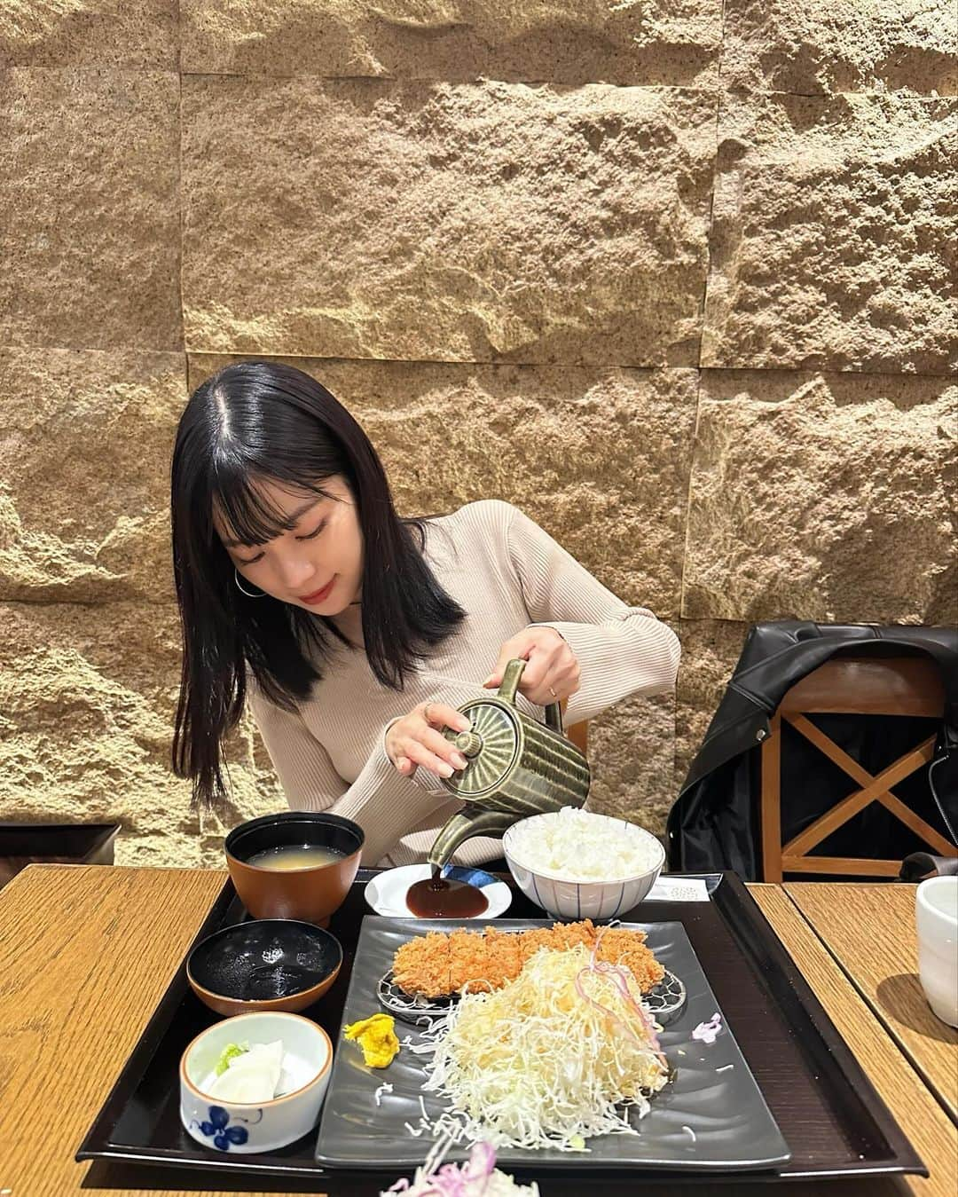 mizukiさんのインスタグラム写真 - (mizukiInstagram)「とんかつってなんでこんなに美味しいの🥺 お昼食べた後はアイスコーヒーも。 店員さんにおすすめしてもらった、こーるどぶりゅー🧊💗 ㅤㅤㅤㅤㅤㅤㅤㅤㅤㅤㅤㅤㅤ トップス @stylevoice_official  #STYLEVOICE#stylevoiceforx#渋谷カフェ#aboutlifecoffeebrewers#アバウトライフコーヒーブリュワーズ」10月15日 22時01分 - mizukidrop