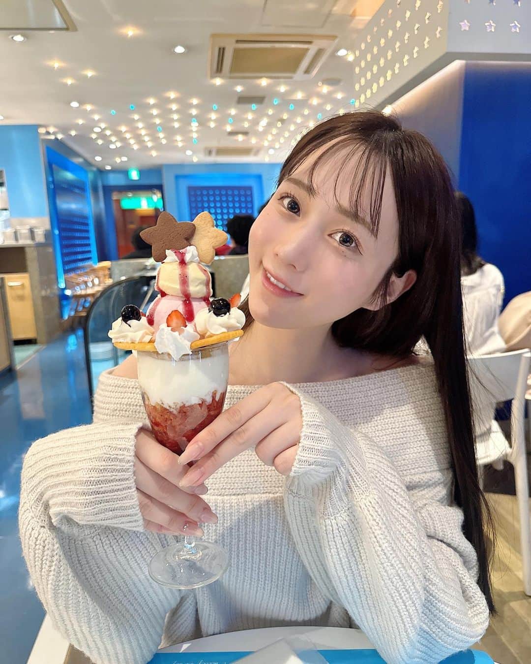 ぷうたんさんのインスタグラム写真 - (ぷうたんInstagram)「星座パフェ🍓🌟 わたしはうお座🐟♡」10月15日 21時54分 - puutan_318