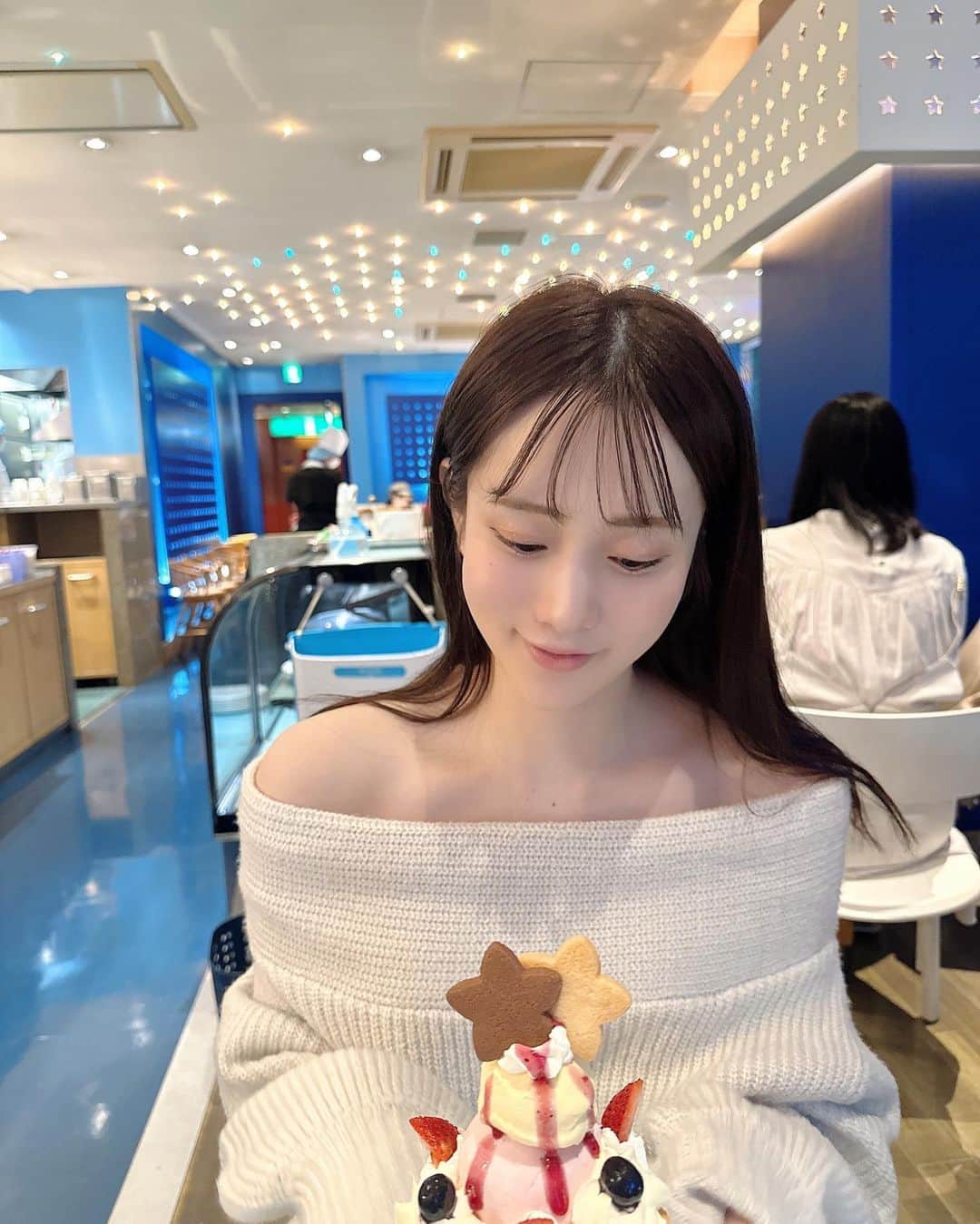 ぷうたんさんのインスタグラム写真 - (ぷうたんInstagram)「星座パフェ🍓🌟 わたしはうお座🐟♡」10月15日 21時54分 - puutan_318