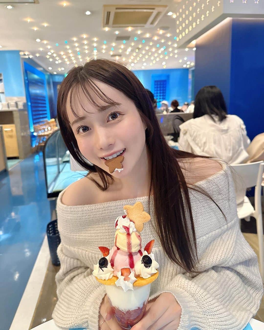 ぷうたんさんのインスタグラム写真 - (ぷうたんInstagram)「星座パフェ🍓🌟 わたしはうお座🐟♡」10月15日 21時54分 - puutan_318