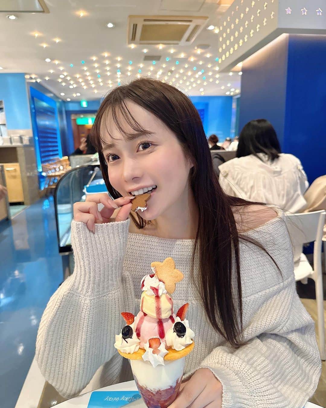 ぷうたんさんのインスタグラム写真 - (ぷうたんInstagram)「星座パフェ🍓🌟 わたしはうお座🐟♡」10月15日 21時54分 - puutan_318