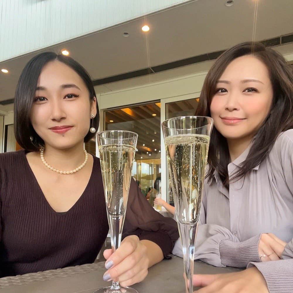 水上真理のインスタグラム：「土曜日はアオイさんと🥰 . テラス席で イタリアンを堪能🥂 . おでんもいただきました🍢 . ずっとふたりで ニコニコ☺️☺️ . とても幸せな時間でした✨ . #smile  #happy #love  #テラス席  #イタリアン  #おでん」