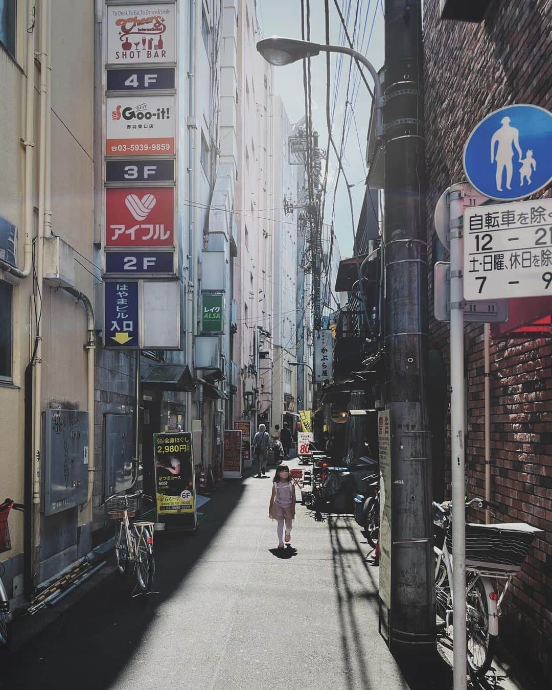 ima_ju / Jun Iのインスタグラム：「: : Girl on Passage  : : ::」