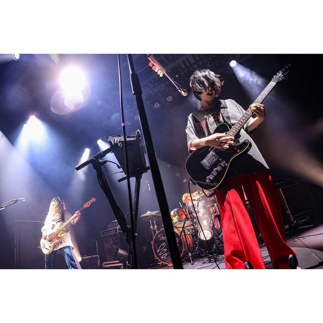 のインスタグラム：「🏃‍♀️💨SHISHAMO NO KOKERAOTOSHI!!! 🏃‍♀️💨  10/15(日)@ SUPERNOVA KAWASAKI  ㊗️川崎市市制100周年 SHISHAMO NO KOKERAOTOSHI!!! ～SUPERNOVA KAWASAKI OPENING LIVE～  SHISHAMOが生まれた街 川崎に本日めでたくオープンしたライブハウス、 🎸SUPERNOVA KAWASAKI🎸 でのこけら落とし公演でした!!!  お越しくださった皆様、 SUPERNOVA KAWASAKIの皆様、 ありがとうございました!!!  photo by柴田恵理  #shishamo」