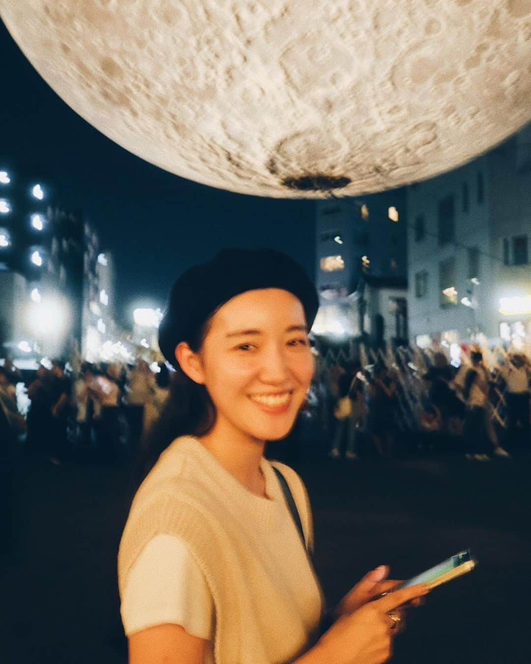 赤坂由梨さんのインスタグラム写真 - (赤坂由梨Instagram)「下北沢までお月見に行った日🌕  前来た時と街全体がかなり変わっていたので またゆっくり散策したい😌  #ムーンアートナイト下北沢 #下北沢」10月15日 22時05分 - __fuyuri