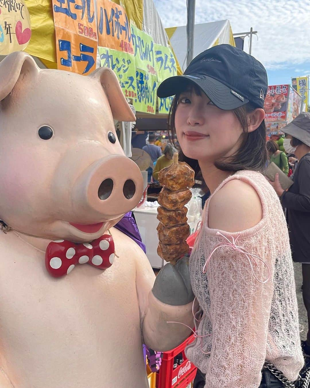 山口乃々華のインスタグラム：「#かすかべ商工まつり へ 行ってきました☘️ 2枚目の焼きそばは、 #春日部焼きそば です。焼きそばの上に、あんと、藤の花に見立てたゆかりが乗っているのが特徴☘️ すごく賑わっててたのしかったです。  #かすかべ親善大使」