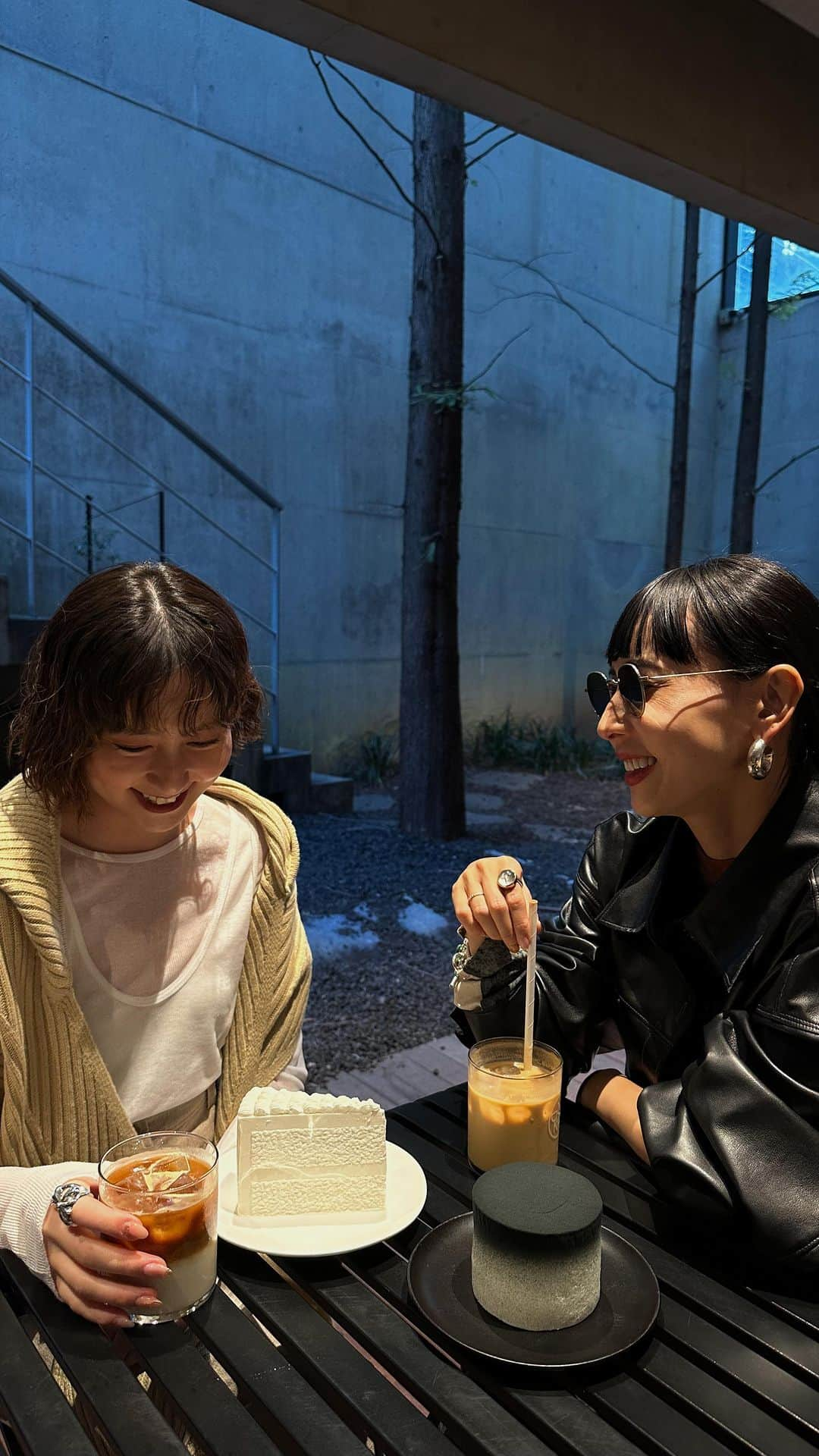 黒石奈央子のインスタグラム：「まゆこと　in Seoul 🇰🇷 @mayukokawakitaofficial   面白いリール作ってみた😂  まゆこ監督に表情指示していただきました✌️  #リール#韓国リール」