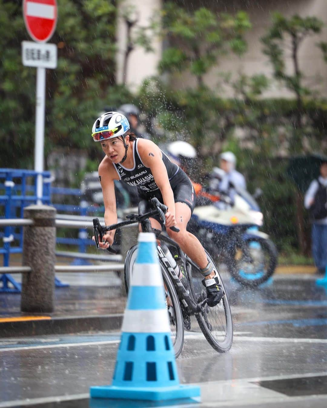 高橋侑子さんのインスタグラム写真 - (高橋侑子Instagram)「🤩📷 @kazuki_sanders  実は今大会からNew Bikeでした🚲 @scottsports_japan #AddictRCUltimate アジア大会からの帰国後に速攻で組み上げて頂きました👨‍🔧 @maystorm5  いつも心強いサポートをありがとうございます！また新しい相棒と共に頑張って行きます🔥 #トライアスロン #ロードバイク」10月15日 22時26分 - yuko_takahashi8