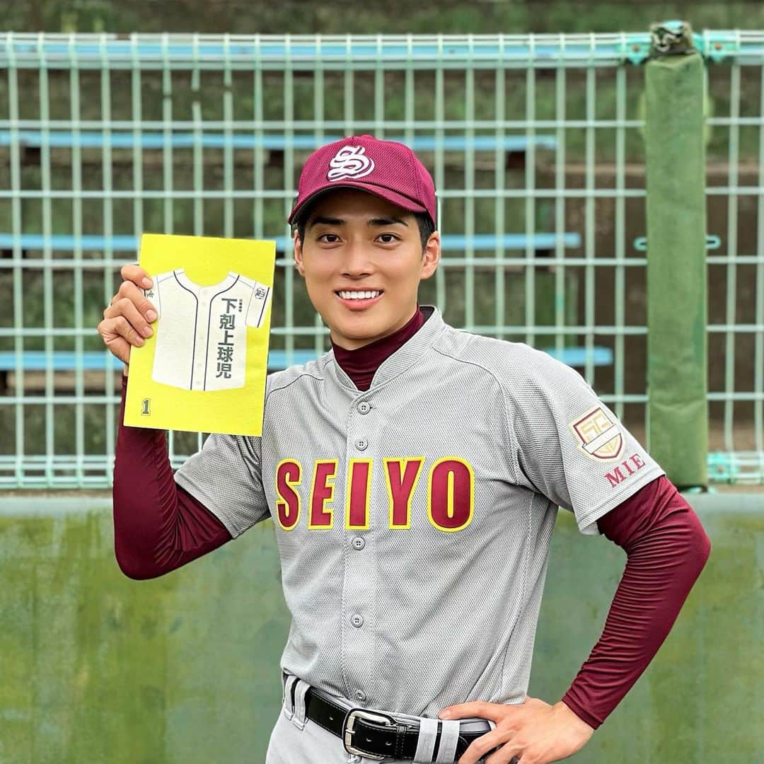 のインスタグラム：「『下剋上球児』第一話ご視聴ありがとうございました！  やっっとみんなに届いた！！！！  オーディションから考えるとほんとに長い道のりでしたが形として届けれてほんとに嬉しいです！！リアタイしてるよー！！って連絡がいっぱいきてて。リアタイってこんなに嬉しい事なんやって思った🥲ちょっとうるっときた。 見てくれた方ありがとうございます！！ 第二話も楽しみにしててね⚾️  この作品を通してたくさんの人に勇気を与えていきたいです！  見逃した方はU-NEXT、TVerにて見逃し配信ございますので是非！！  #南雲先生の秘密は何なのか #下剋上球児 #児玉拓海」