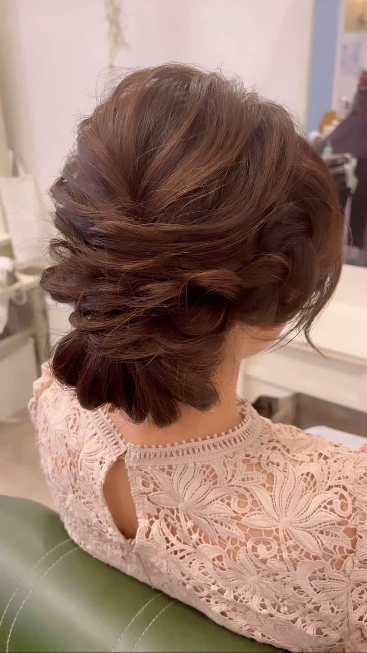 Dcolorのインスタグラム：「【ヘアアレンジ】  ¥4,850-  -———— D-COLOR【ディーカラー】　麻布十番店 東京都港区麻布十番２‐１９‐８ -—————  open / close 月～金11：00～21：00 土　10:30〜20:00 日・祝日10:30～19：00  closed 年中無休」