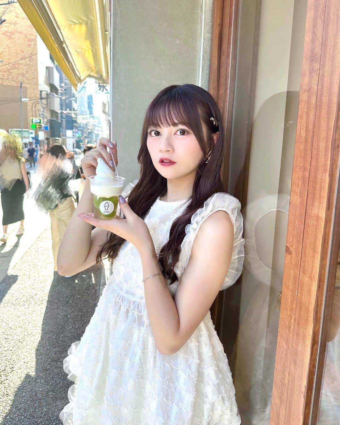 廣川奈々聖のインスタグラム：「福岡で まねじゃさんと食べたよ〜🍦💭  暑くてすぐ溶けた🐈、、💦 ՞⸝⸝> ̫ <⸝⸝՞  #ななせのcafe巡り #福岡カフェ #天神グルメ #大名ソフトクリーム #ロングヘア #巻き髪 #summerday #fukuokafood」