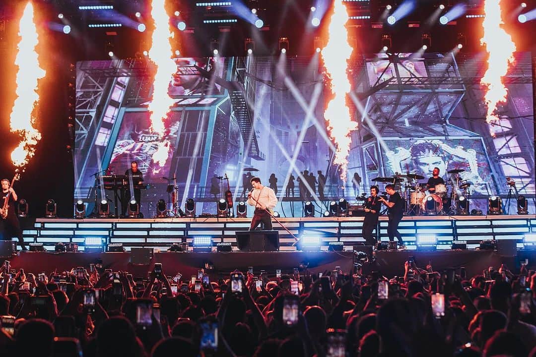 ルアン・サンタナのインスタグラム：「eu amo vcs!! foi mágico.  @luancityfestival em Porto Alegre-RS. 👑🔥」