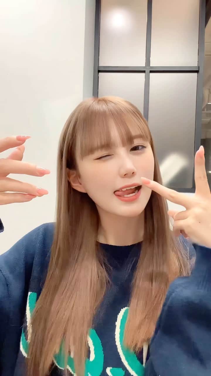 のインスタグラム：「かわいい！と思ったらコメントしてね🫶🏻 ⡱  ˗˗˗˗˗˗˗˗˗˗˗˗˗˗˗˗˗˗˗˗˗˗˗˗˗˗˗˗˗˗˗˗˗˗˗˗˗˗ ⁡ ⁡ ⁡ ⁡ 【ミルクティーカラー✨. 】 ⁡ ⁡ ⁡ ◌ @ukita_bob  ⁡ ご質問はコメント欄にお願いします！ ⁡ ⁡ ⁡ ⁡ ˗˗˗˗˗˗˗˗˗˗˗˗˗˗˗˗˗˗˗˗˗˗˗˗˗˗˗˗˗˗˗˗˗˗˗˗˗˗ ⁡ ⁡ ◌ 料金 ◌ ・カット ¥8,800 ・カット 𓂃 トリートメント ¥12,000 ・カット 𓂃 カラー ¥16,000 ・カット 𓂃 カラー 𓂃 トリートメント ¥19,000 ⁡ ⁡ ⁡ 𓂃 よくあるご質問 𓂃 ⁡ ⁡ Q . 予約はどうしたらいいですか？ ⁡ ✎ プロフィールのURLからお待ちしております。 ⁡ ⁡ Q . 場所はどちらですか？ ⁡ ✎  DX SHARE SALON 東京都渋谷区神宮前1-9-8 KI-438ビル 1F-A 【原宿駅、明治神宮前駅から徒歩4分】 ⁡ ⁡ Q . 投稿に若い子しか載っていないですが、 私の年齢でも大丈夫ですか？ ⁡ ✎ もちろん大丈夫です。 僕のお客様は現在【7歳(小学2年生)〜61歳】の方が ご来店してくださっております。 女性は全員可愛くします。 ⁡ ⁡ Q . どんな美容師？ ⁡ ✎ 施術中は喋りすぎず喋らなすぎず 絶妙なリラックスラインを狙います。 ⁡ カットは【ボブ】【ショートボブ】が好きですが、 ミディアム、ロングも好きです。 ⁡ カラーはブリーチをしなくても 【透明感】【くすみ感】が出るところを こだわっています。 ⁡ ⁡ ⁡ 𓂃 #ボブ #切りっぱなしボブ #ボブヘアー #ボブヘア #ボブスタイル #ミニボブ #前下がりボブ #ボブアレンジ #ショートヘア #ショート #ショートボブ #ショートカット #ミディアムヘア #シースルーバング #前下がりボブ #外ハネボブ #小顔カット #似合わせカット #ヘアアレンジ #어레인지 #헤어 #헤어컷 #밥 #hairlove #hairfashion #hairtransformation #haircolor #hairpainting #hairvideo #hairextensions」