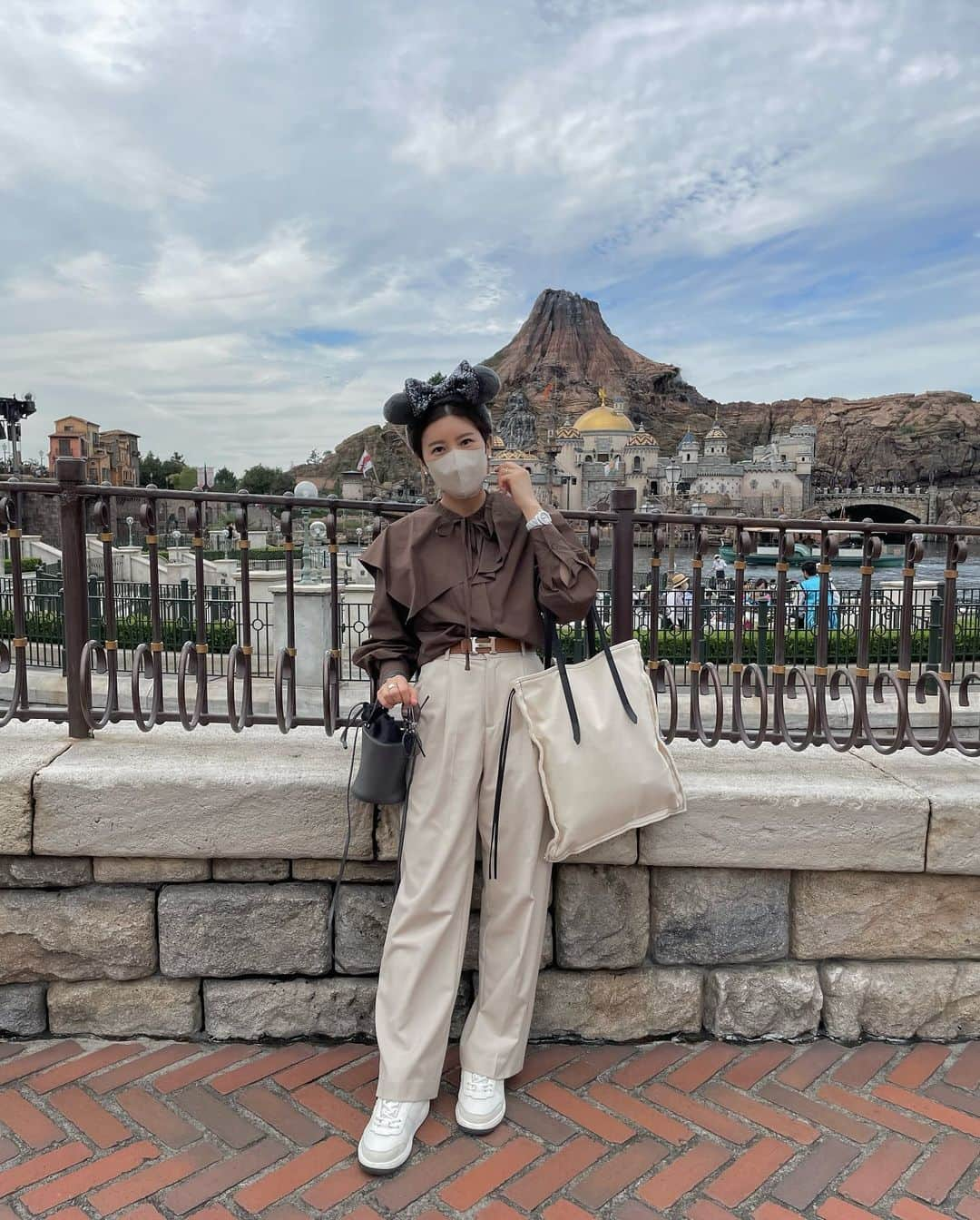 aachann7さんのインスタグラム写真 - (aachann7Instagram)「🐭🌋 . @tokyodisneyresort_official  #aachann7disney」10月15日 13時47分 - aachann7