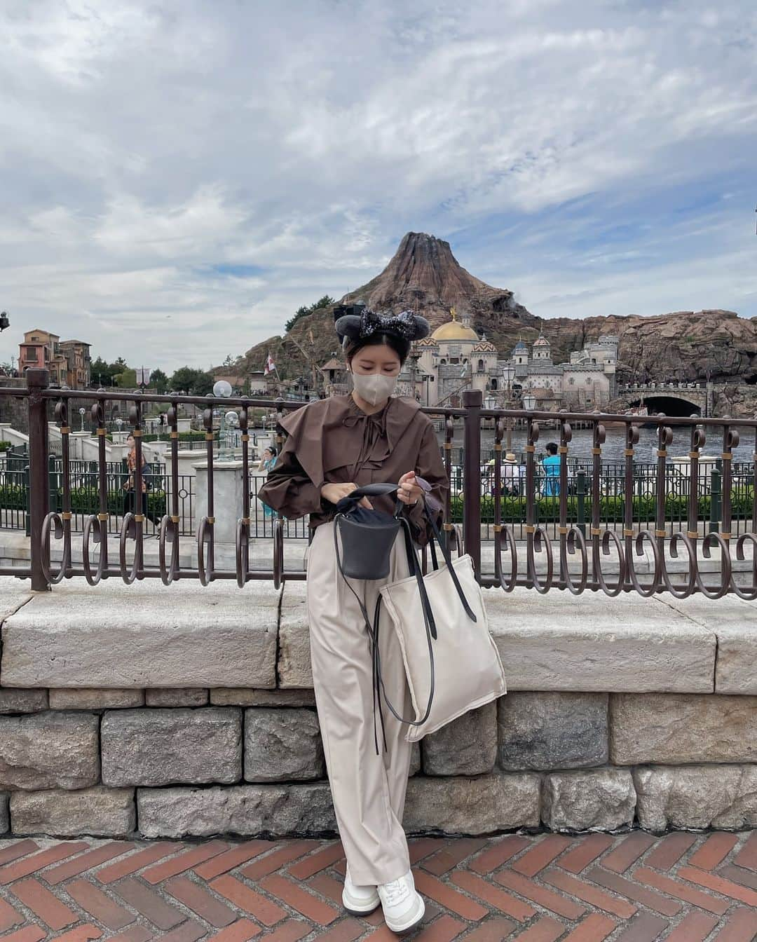 aachann7のインスタグラム：「🐭🌋 . @tokyodisneyresort_official  #aachann7disney」