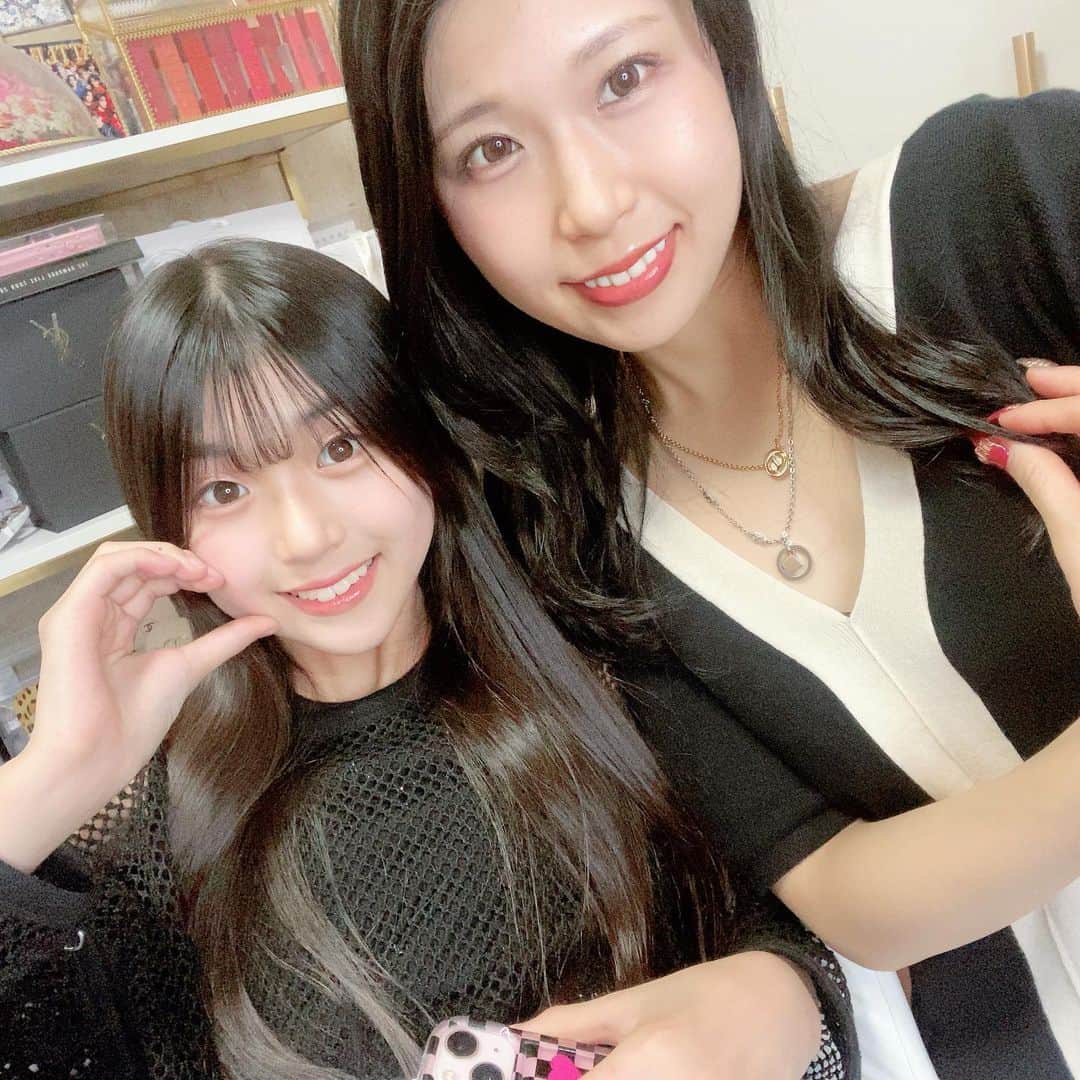 ゆわももチャンネルのインスタグラム：「この前投稿した、親子でどっちがモテる？どっちが◯◯？の 続きを今日投稿しました😊 ゆわももチャンネルのショート動画みてね❤️✨  #ゆわももチャンネル #親子」
