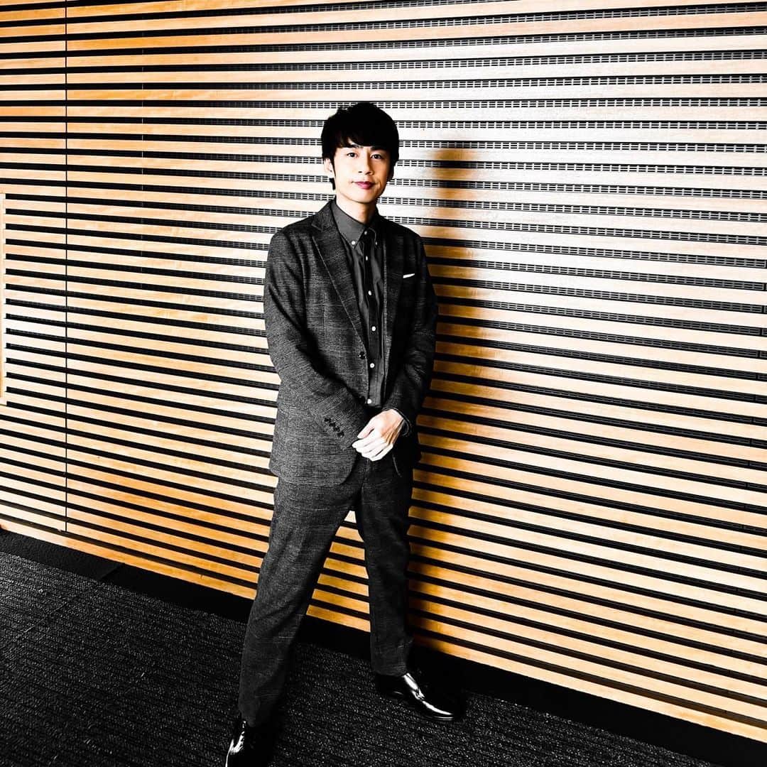 中丸雄一さんのインスタグラム写真 - (中丸雄一Instagram)「シューイチの放送後に写真撮った。3枚目は逆光ですね。帰宅してピザ食べて漫画描きますわ。」10月15日 14時10分 - y_nakamaru_94
