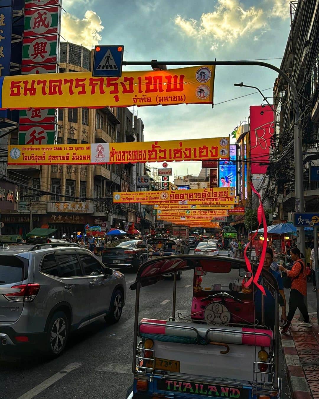 phantastic420のインスタグラム：「キャプションを入力…. #amagingthailand 🇹🇭 #ilovebangkok 🇹🇭 #ilovethailand 🇹🇭 #phantasticbangkok 🇹🇭 #phantasticthailand 🇹🇭 #สวัสดี 🙏#สวัสดีครับ 🙏🇹🇭」