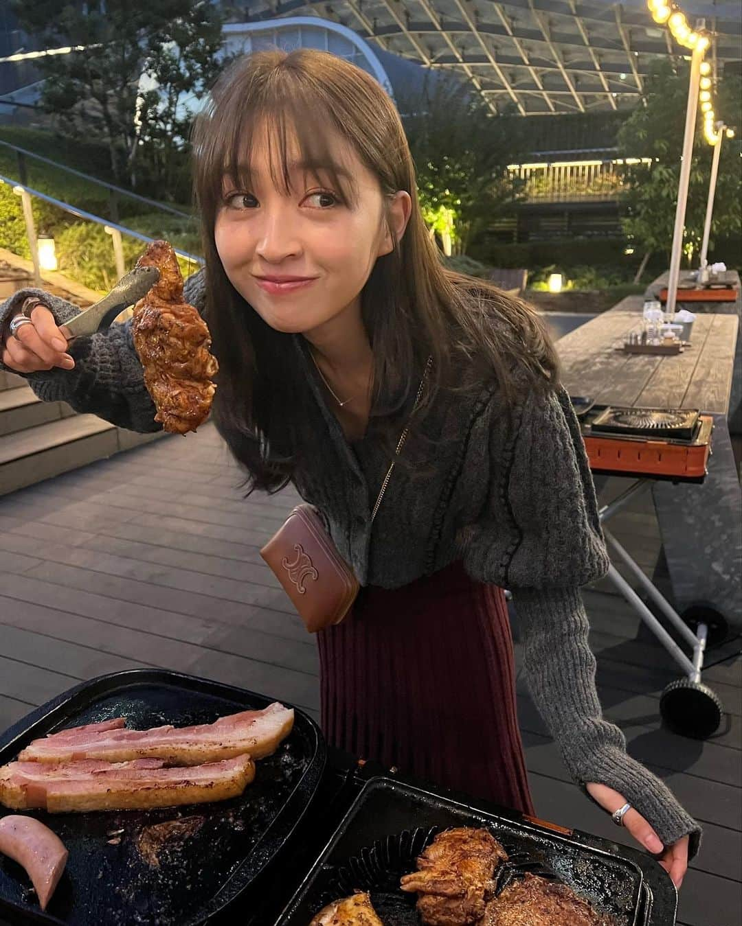 上西星来のインスタグラム：「今年はバーベキューしたい🍖！ がようやく叶った日☺️ 友達がパシャパシャ撮ってくれました📸  ニット🧶　@anogh_official」