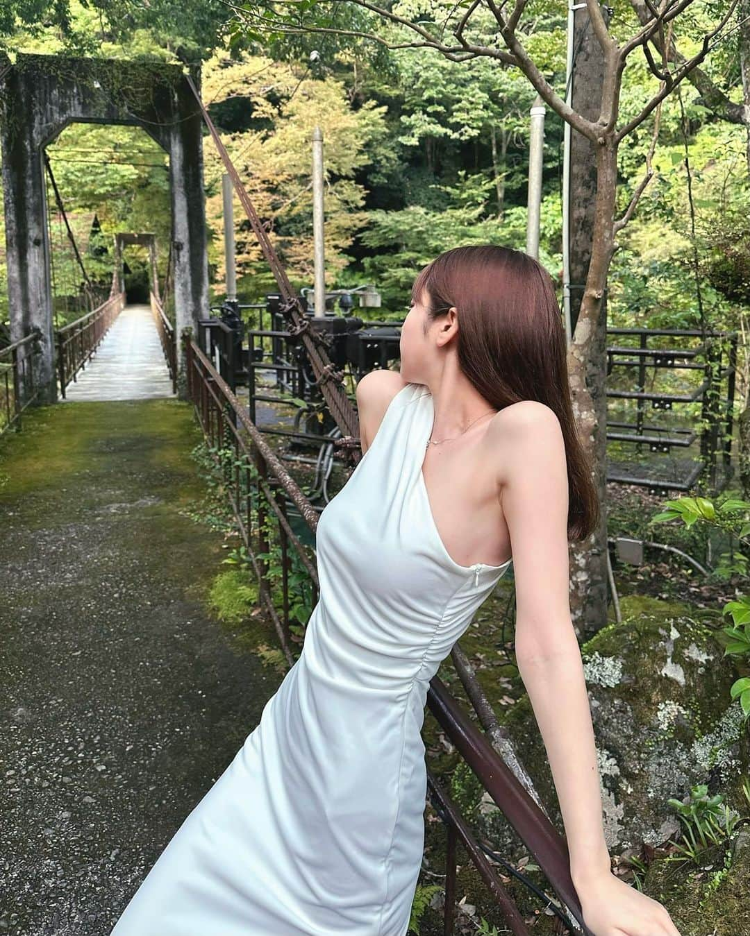 あべなつきさんのインスタグラム写真 - (あべなつきInstagram)「和の空間🌿  伝統を感じる日本建築に白ドレス🤍  ドレスはZARAです〜  @ochiairo  おちあいろう、素敵でした  #おちあいろう #旅館」10月15日 14時50分 - i.am_natsuki_