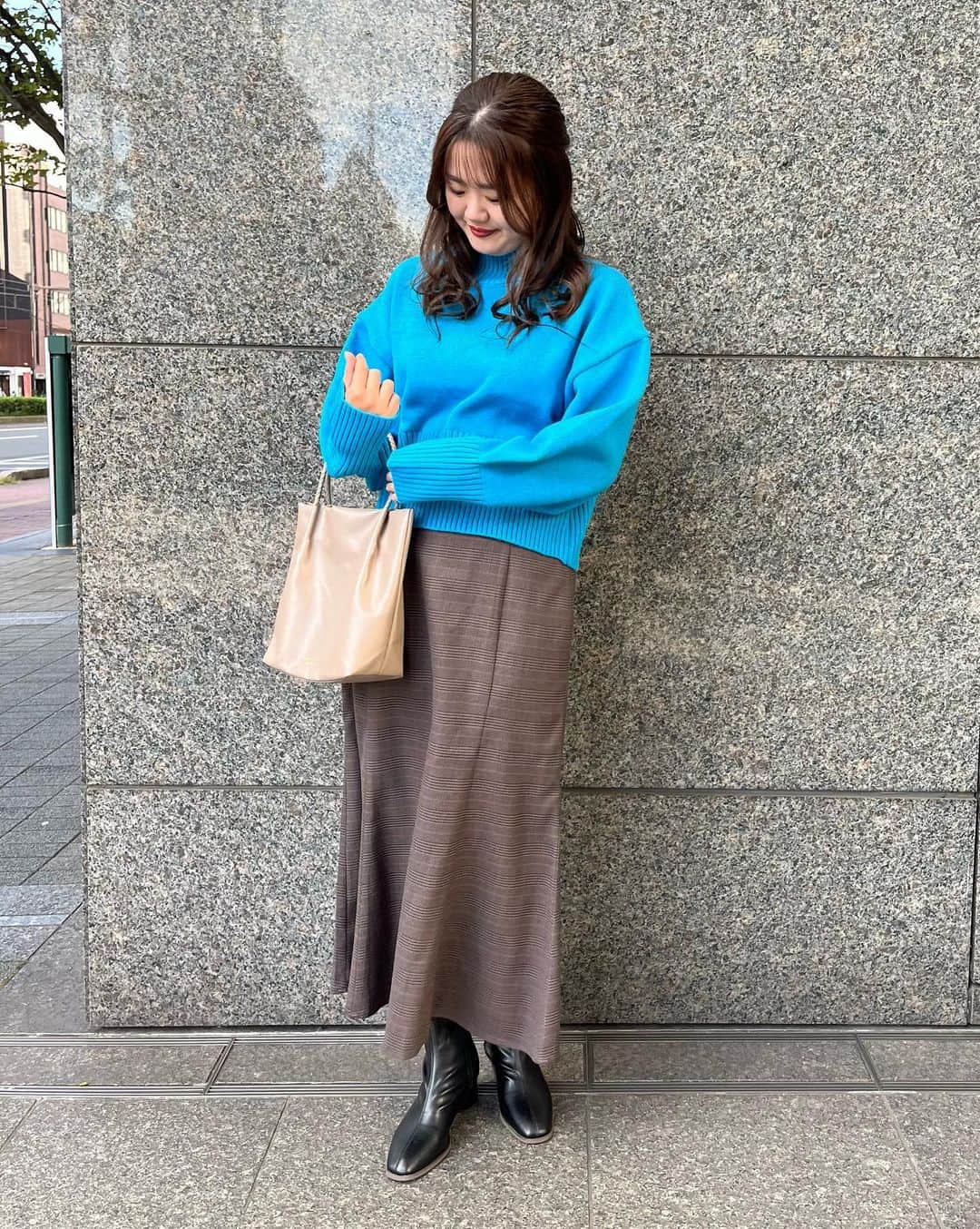 ropepicnic_credokayama さんのインスタグラム写真 - (ropepicnic_credokayama Instagram)「🧶  スタイルアップが叶うクロップドカラフルニット🌈  袖のふんわりシルエットが可愛い秋冬ニットです🧶  現在の店頭展開カラーはターコイズブルー、ピンク、キナリ、ライトグレー、ブラックの５色です🫶🏻  ニット　38サイズ #gdm53120  #クロップド丈  #ロペピクカラフルニット   スタッフ:kumi(1〜2枚目) #クレドピク152cm  #クレドピクストレート  #クレドピクイエベ   パンツ #gds53060  #スカーチョ   スタッフ:かんちゃん(3〜4枚目) #クレドピク165cm  #クレドピクストレート  #クレドピクブルベ   スカート #gdc53040  #ラナテックマーメイドスカート   スタッフ:ゆん(5〜7枚目) #クレドピク155cm  #クレドピクストレート  #クレドピクブルベ   パンツ #gds53160  #ストレッチワイドパンツ   スタッフ:UDA(8〜10枚目) #クレドピク162cm  #クレドピクナチュラル  #クレドピクイエベ   スカート #gdc53070 #レースマーメイドスカート   タートル #gdm13270  #シアージャガードタートル   ぜひ店頭でご覧ください👀💖  #ロペピクニック  #クレド岡山  #クレド岡山ロペピクニック」10月15日 15時01分 - ropepicnic_credokayama
