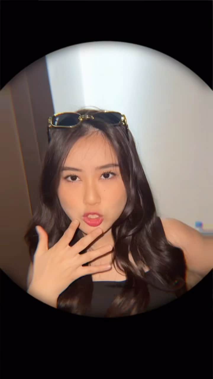 ミシェル・クリスト・クスナディのインスタグラム：「Gamers cantik idaman aja deh, btw Happy Birthday mas @ybrap 🤘🏻🍣」