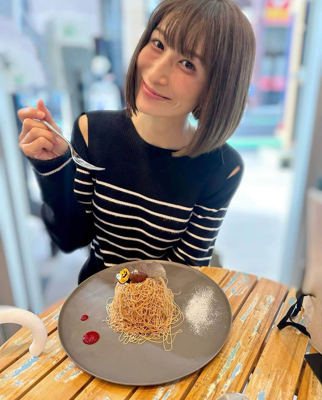 おかもとまりのインスタグラム：「物件見に行って、五右衛門🍝とモンブラン🌰食べました😘  無事に引っ越し先、決まりますように🙏 初めての転校や、その手続き、お稽古の切り替え、色々やらなくちゃいけないことあるなぁ...  がんばろう✊♡」