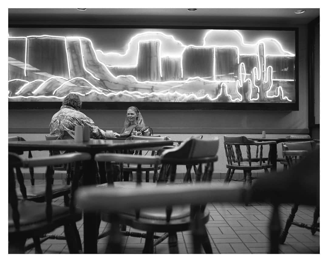 マリオ・ソレンティのインスタグラム：「Road Trippin 1990’s GreyHound Bus  @therealofficialfrankb  #mariosorrenti  Some images from my road trip. Early 90’s」