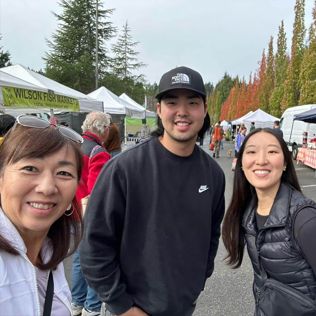 飯島寛子さんのインスタグラム写真 - (飯島寛子Instagram)「秋を感じるね〜小さなSaturday market. 特別なことしなくても息子カップルに逢えただけで嬉しい。 #秋の香り　 #ワシントン　#birthdaytrip」10月15日 15時16分 - hirokoiijima