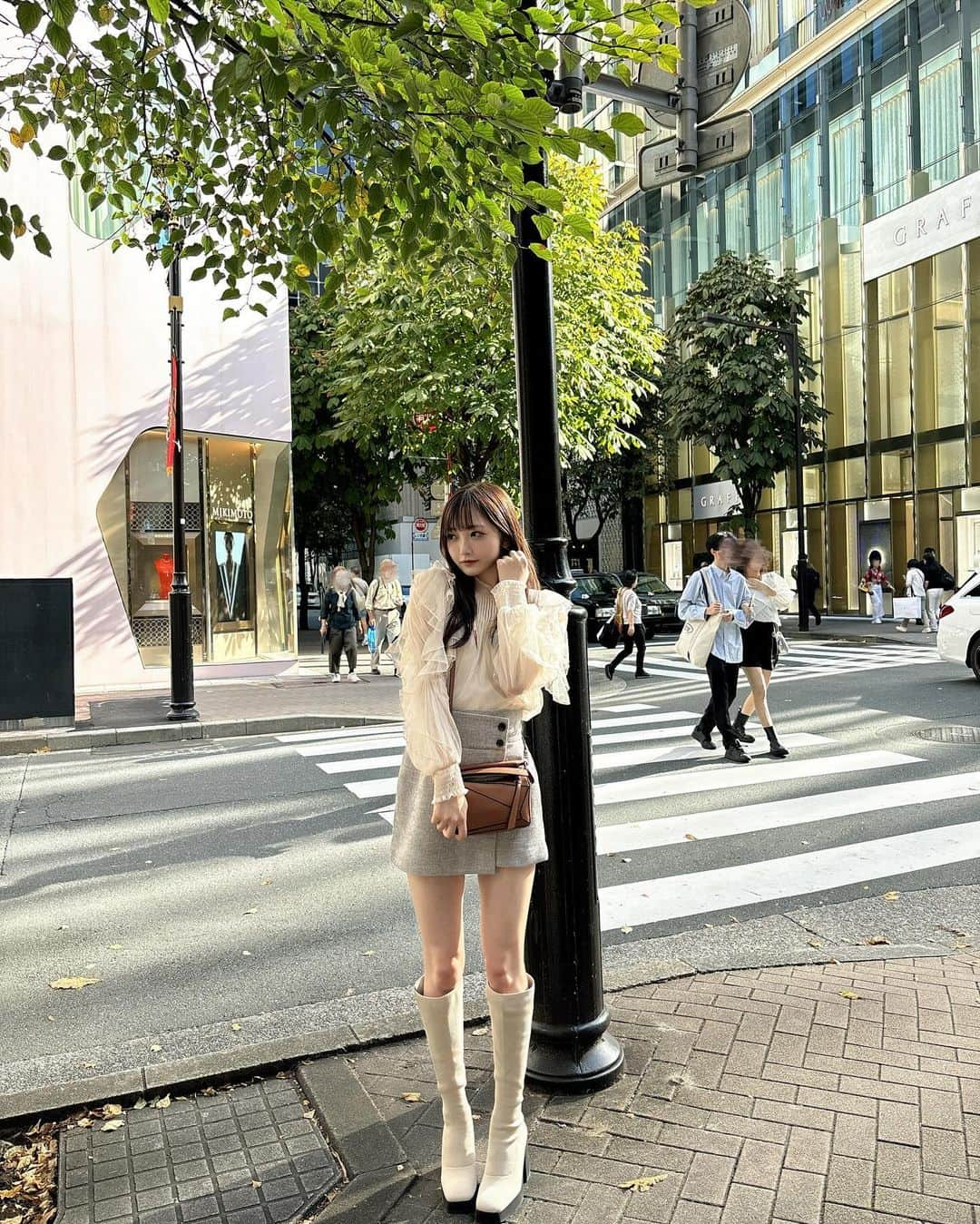 小林莉奈さんのインスタグラム写真 - (小林莉奈Instagram)「. . . 秋だね🍁 寒くなると足出したくなる  美容院行く前に撮ったからボサボサ‪‪💦‬ . #cocodeal #秋服コーデ」10月15日 15時21分 - rina_yoruami