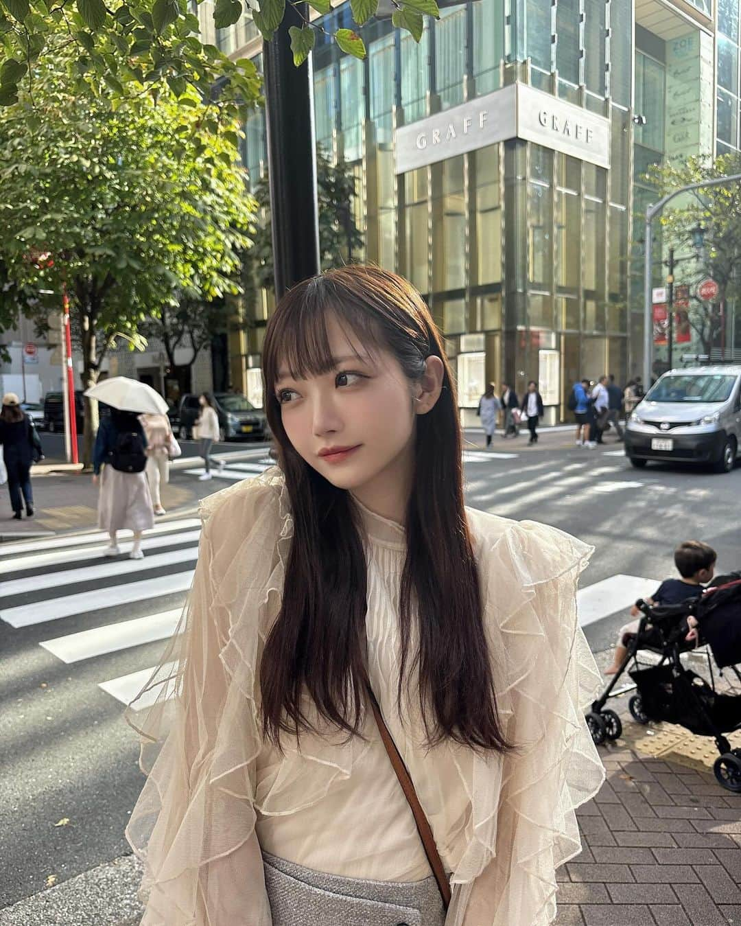 小林莉奈さんのインスタグラム写真 - (小林莉奈Instagram)「. . . 秋だね🍁 寒くなると足出したくなる  美容院行く前に撮ったからボサボサ‪‪💦‬ . #cocodeal #秋服コーデ」10月15日 15時21分 - rina_yoruami