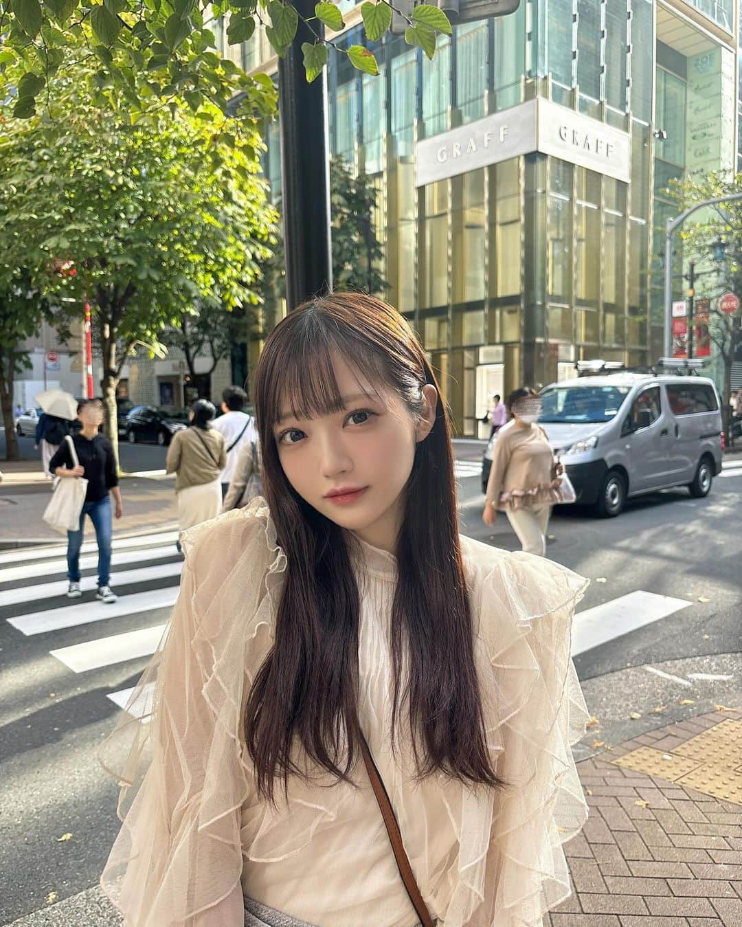 小林莉奈さんのインスタグラム写真 - (小林莉奈Instagram)「. . . 秋だね🍁 寒くなると足出したくなる  美容院行く前に撮ったからボサボサ‪‪💦‬ . #cocodeal #秋服コーデ」10月15日 15時21分 - rina_yoruami