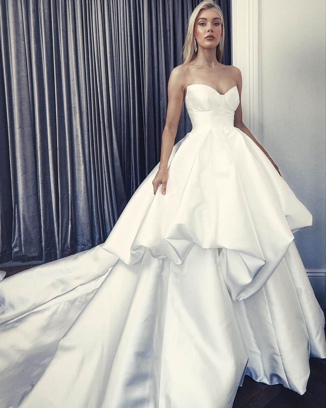のインスタグラム：「Statuesque silhouettes define a contemporary moment from the all new STEVEN KHALIL 24  Maison collection.  #stevenkhalil #stevenkhalilbride」