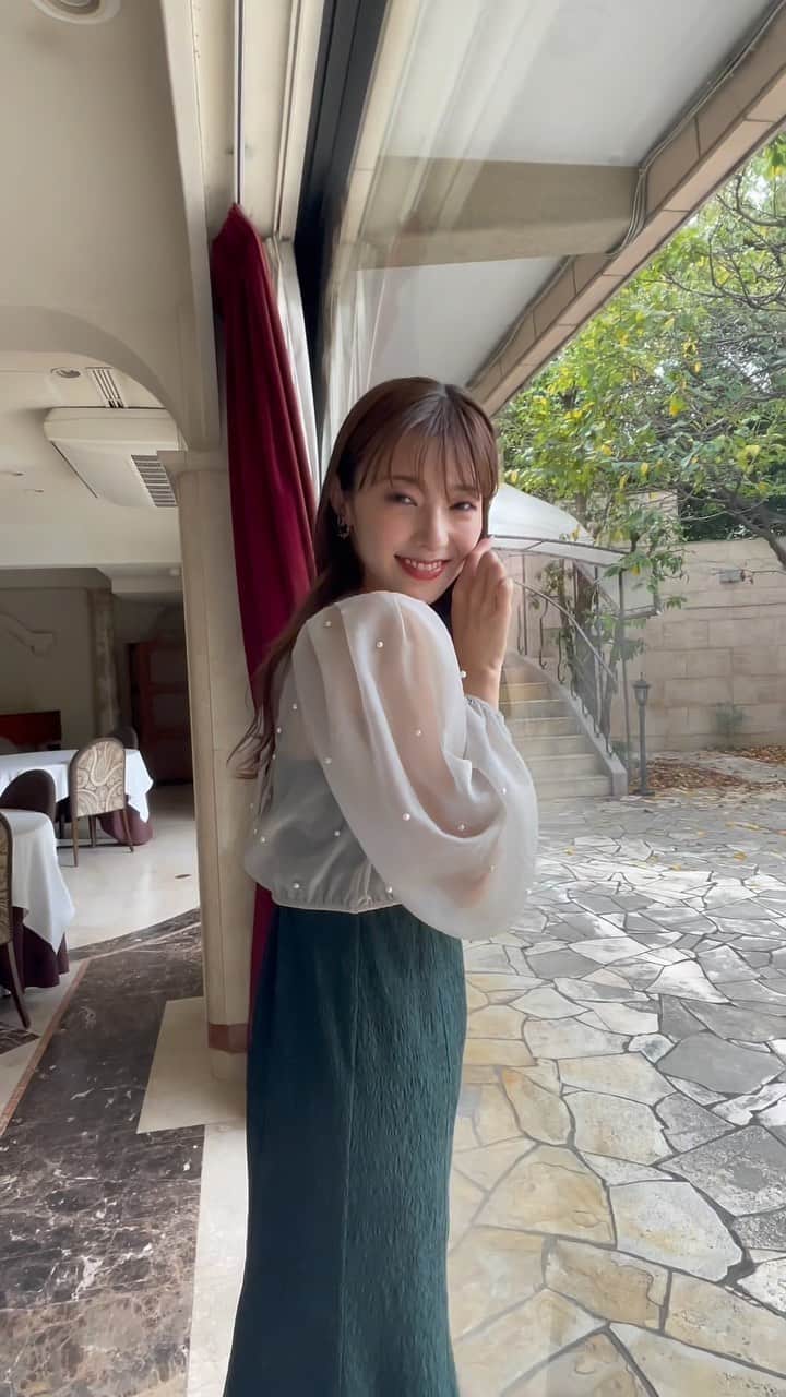 のインスタグラム：「＼NEW リール／ 美人百花の連載企画「あの韓国ドラマの主演女優のファッションのように」❤️‍🔥 VISの新作を使って、韓ドラのヒロイン服を再現する人気企画です🙆‍♀️✨  第３弾は、『セレブリティ』のパク・ギュヨンのようなドレスアップコーデをpick up🍾🎉 オケージョンや仕事のちょっとしたパーティー、いい雰囲気のレストランにマッチするキレイめワンピが勢ぞろいしています💗  前回に引き続き、撮影中の雰囲気が伝わるリール動画を作ったので、みなさまにシェアさせてください❤️‍🔥😉茉由さまが可愛すぎてため息が止まりません😮‍💨🤍   すっかり寒くなり、秋のおしゃれが楽しい今日この頃🍠 この秋冬もVISに注目です✨  #ビス　#VIS  #連載　#美人百花 #宮本茉由 さん　#ファッション　#オケージョンドレス　#ドレスアップ　#pr #リール動画　#お呼ばれコーデ　#おすすめにのりたい」