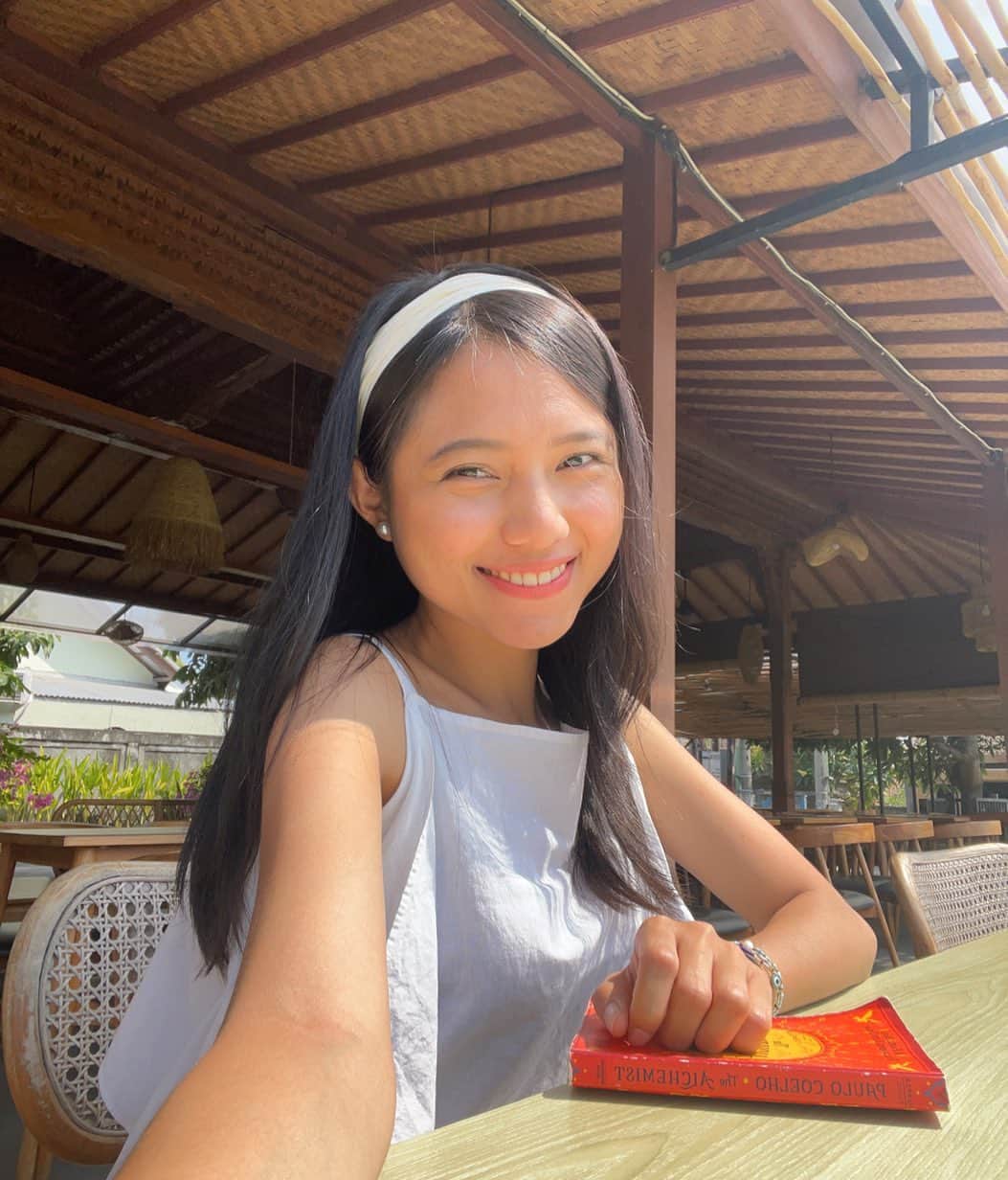 ジェニファー・ラヘル・ナタシャのインスタグラム：「sunday mood☀️🧡」