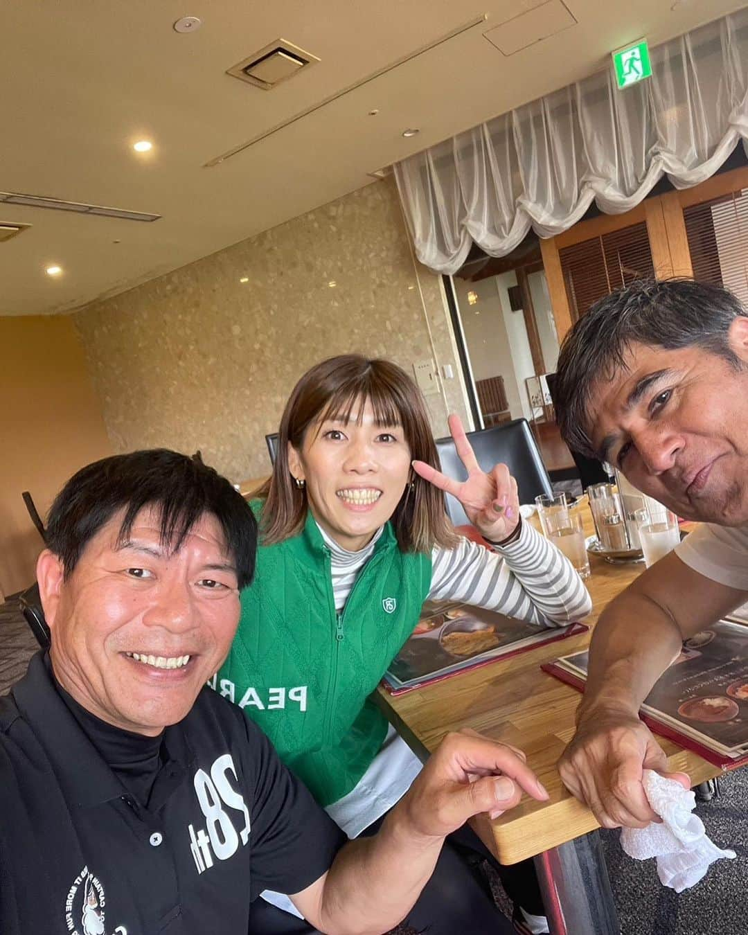 吉田沙保里のインスタグラム：「先日のアスリートゴルフコンペ⛳️  一緒に回っていただいた 永島昭浩さん川崎慶次郎さん 金井しのぶさん😊  とても楽しいゴルフになりました😙✨  ありがとうございました😆🙏  #アスリートゴルフ #コンペ #サッカー #野球」