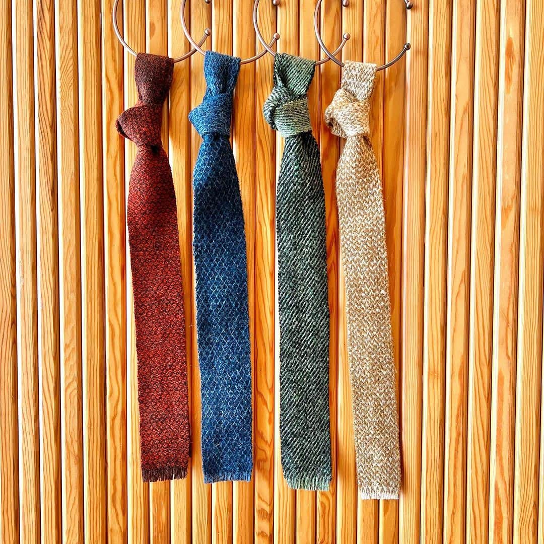 BEAMS JAPANさんのインスタグラム写真 - (BEAMS JAPANInstagram)「【NEW ARRIVALS】  手紡ぎ、手織りが生み出す独特の風合いと温かみが特徴の＜蟻川工房＞の織物。 ＜fennica＞では数あるアーカイブの中からピックアップし、 柄やカラーをリクエストして製作いただきました。 ホームスパンならではの風合いや、深みのある表情が魅力の仕上がりです。  ＿＿＿＿＿＿＿＿＿＿＿＿＿＿＿  別注 ホームスパン ネクタイ ¥16,500（inc.tax） Item No. 56-44-0006-924 ＿＿＿＿＿＿＿＿＿＿＿＿＿＿＿  #蟻川工房 #beams #beamsjapan #beamsjapan5th #fennica  #fennicastudio」10月15日 15時33分 - beams_japan
