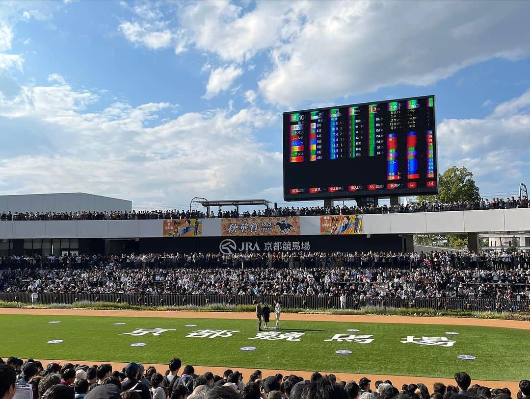 タケモトコウジさんのインスタグラム写真 - (タケモトコウジInstagram)「さぁ  #秋華賞 ！   #京都競馬場  #JRA #ビギナーズセミナー講師」10月15日 15時33分 - takemotokoji