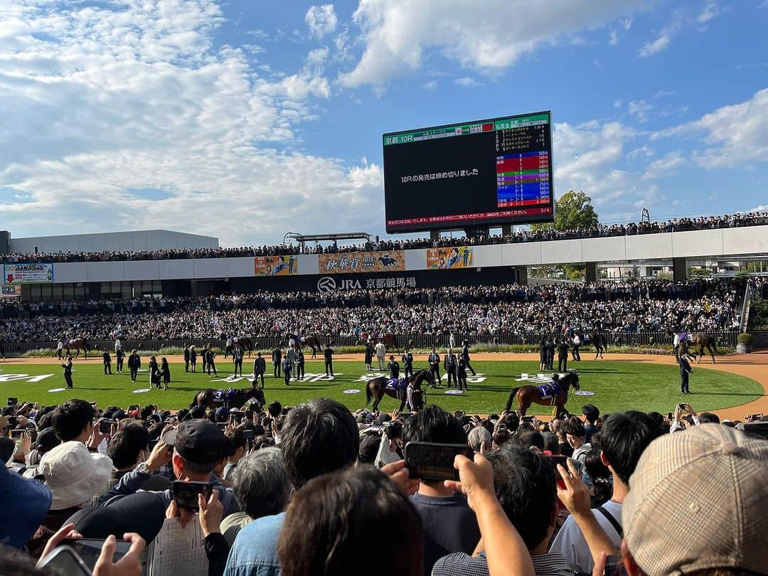 タケモトコウジさんのインスタグラム写真 - (タケモトコウジInstagram)「さぁ  #秋華賞 ！   #京都競馬場  #JRA #ビギナーズセミナー講師」10月15日 15時33分 - takemotokoji