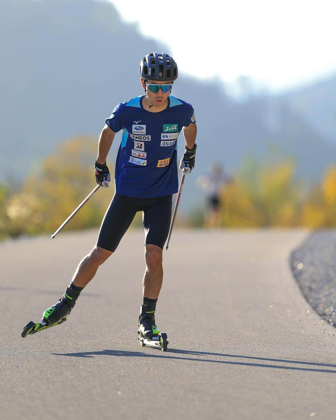 渡部暁斗のインスタグラム：「Training while looking forward to the winter season🍂  📸 @nordicfocus  #livetoski #BeWhoYouAre #allbirds #fischerski #swix #oakley #goldwin #poc #hestra #marwesports #アミノバイタル #ski #nordic」